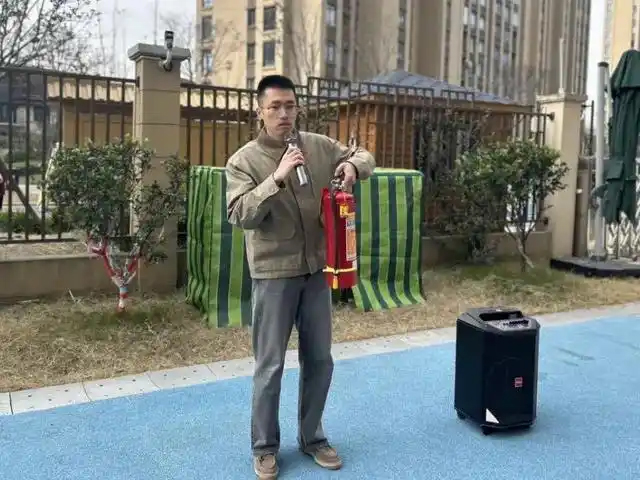 火灾来临怎么办？这场消防安全逃生演练防患于未“燃”